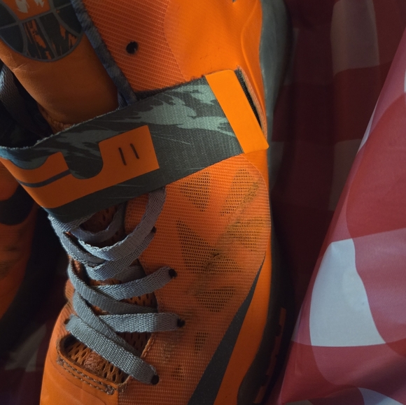 Nike Lebrons - Picture 2 of 4